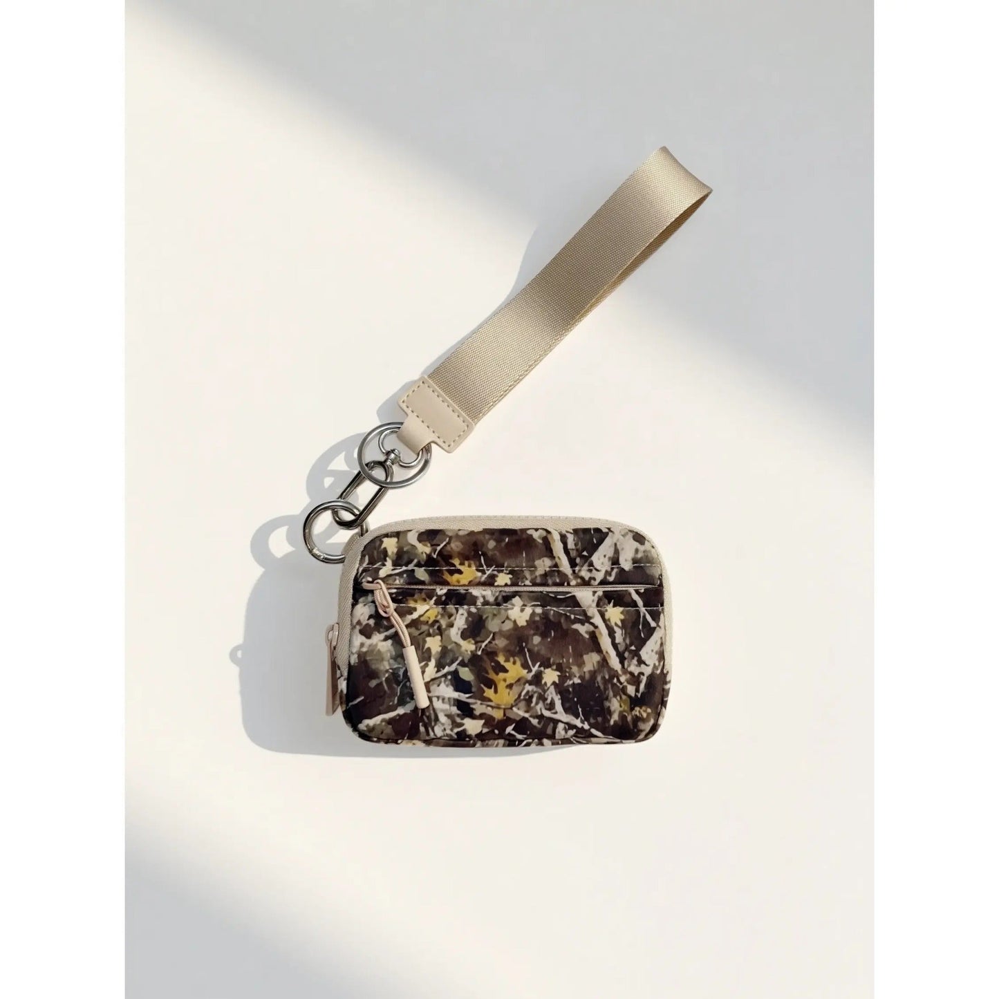 vevolora RFID compact wristlet wallet in New Woodsy