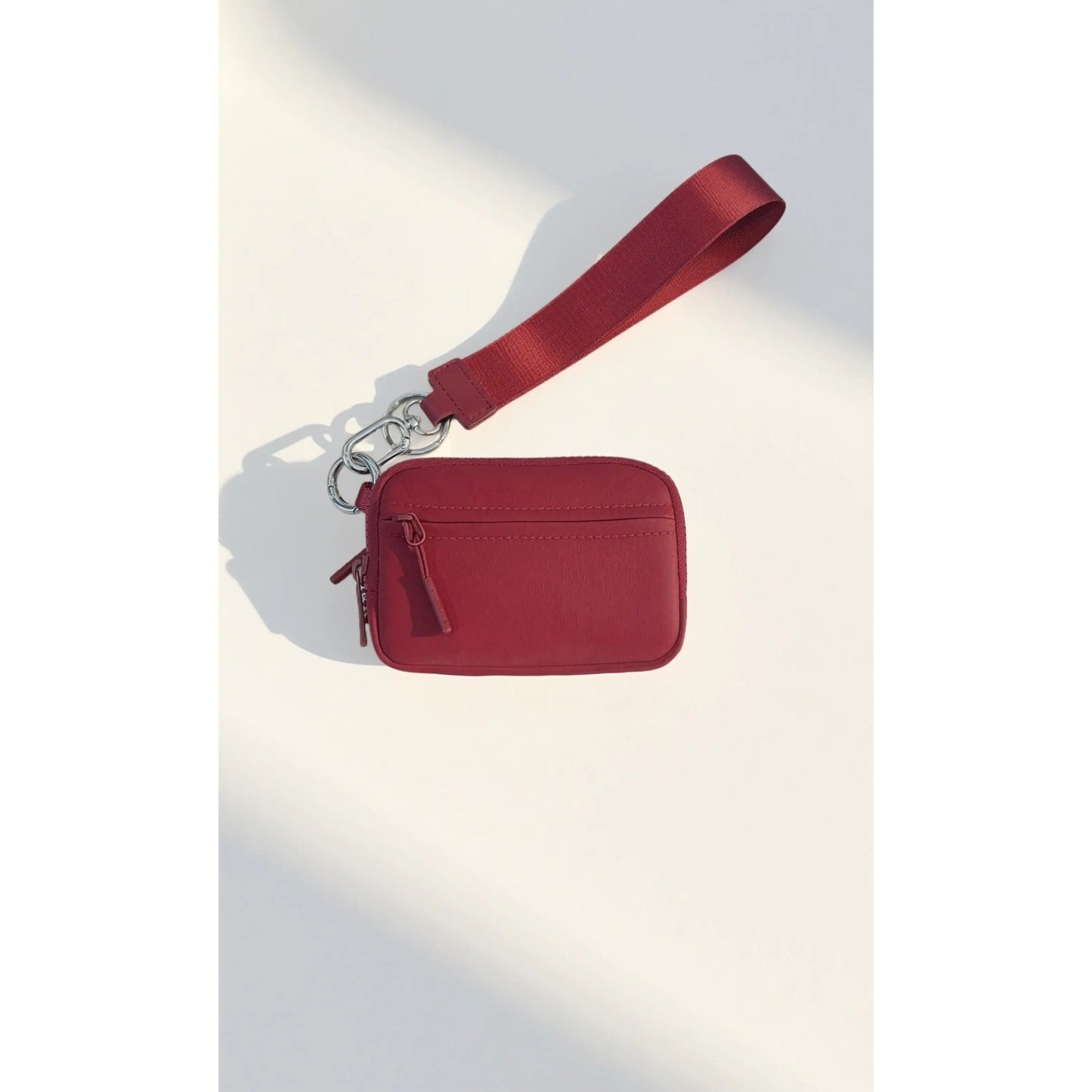 vevolora RFID compact wristlet wallet in Wine